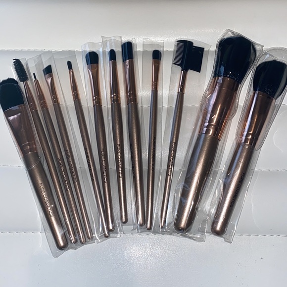 Pure Cosmetics 12 Piece Professional Brush Set - Picture 2 of 3